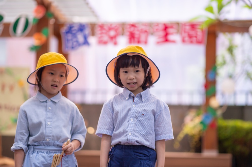 畢業生戶外合照